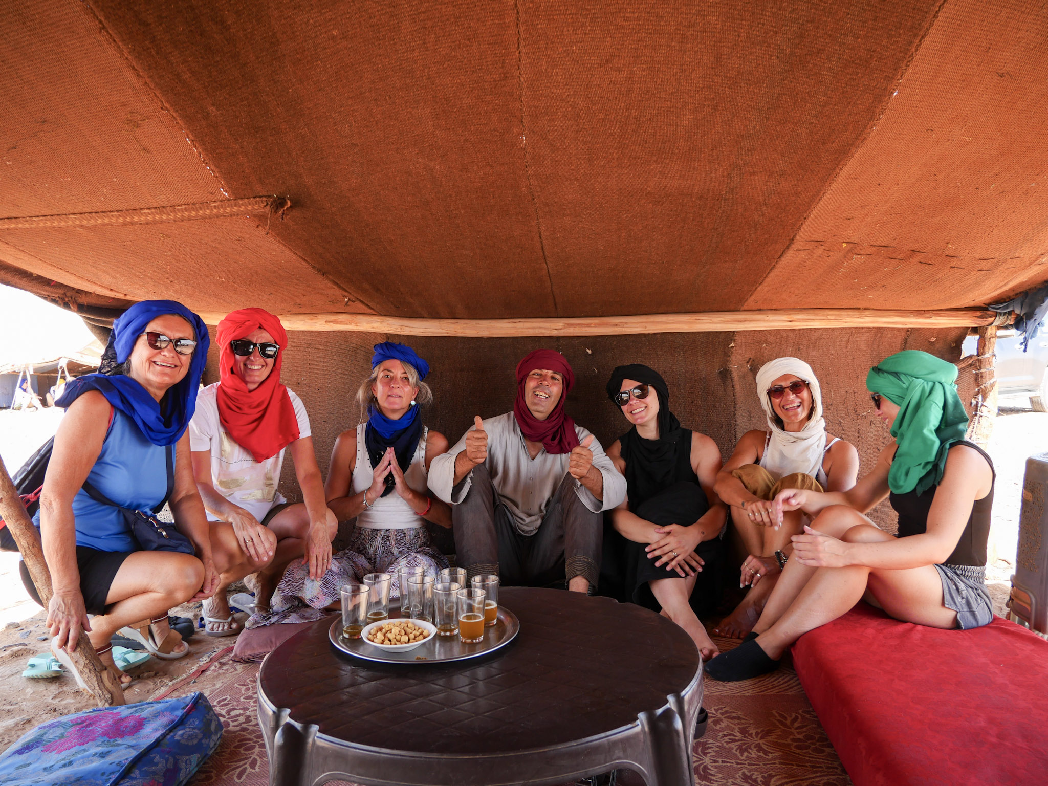 gruppo-ritiro-yoga-marocco-nomade-tenda-deserto-sahara