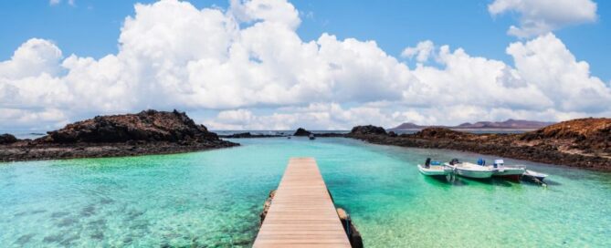 isola-los-lobos-fuerteventura-acque-cristalline-yoga-travel